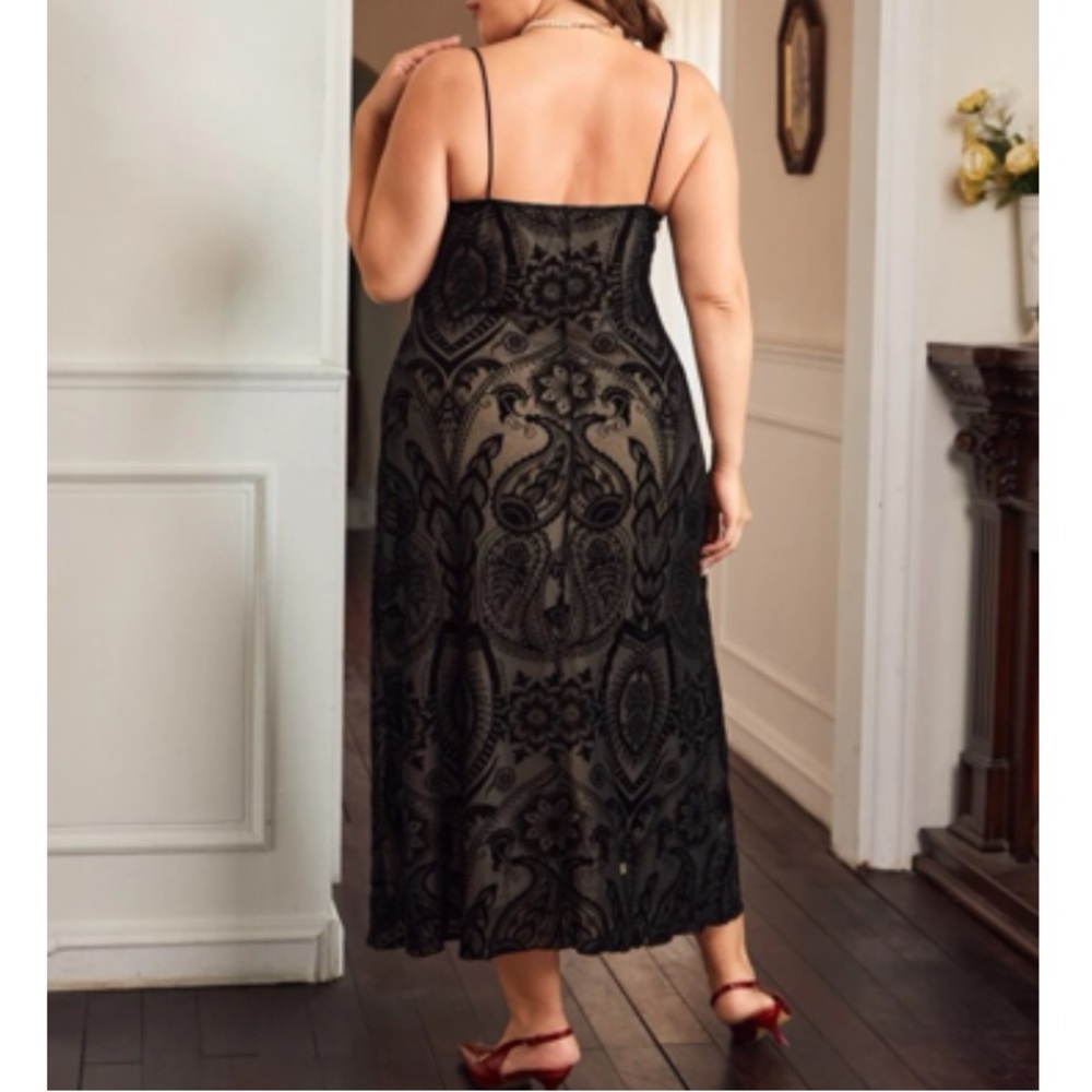Plus size luxe black floral print cami dress - Picture 8 of 9